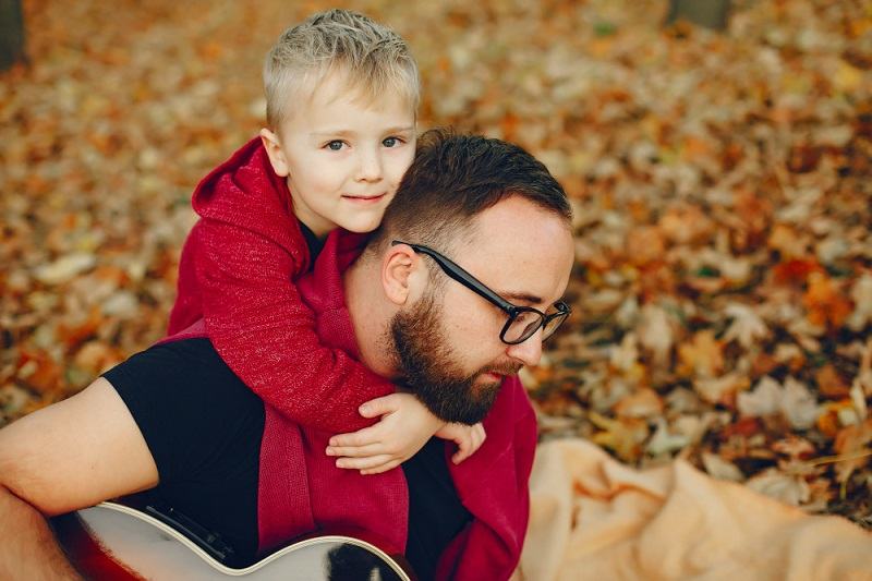 Rolul tatalui in dezvoltarea copilului – de ce este esential pentru echilibrul emotional si succesul viitor